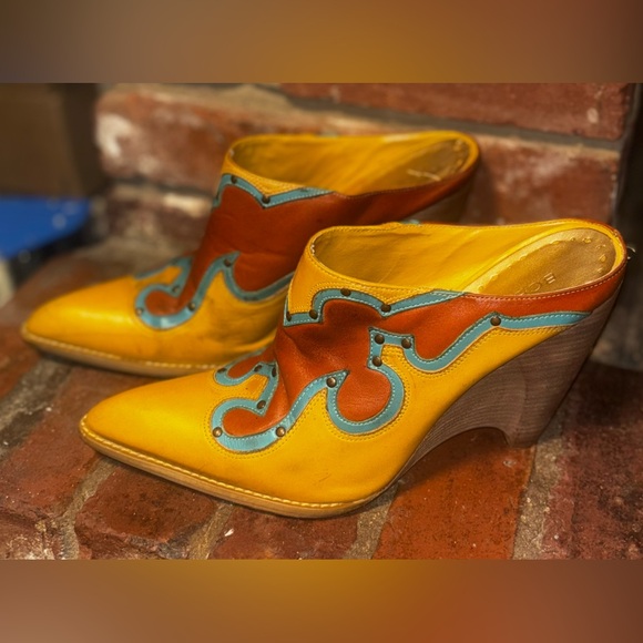 BCBG Vintage Western Pointed Toe Wedge Mules Mustard Turquoise Brown Studded 8.5 - Picture 5 of 16